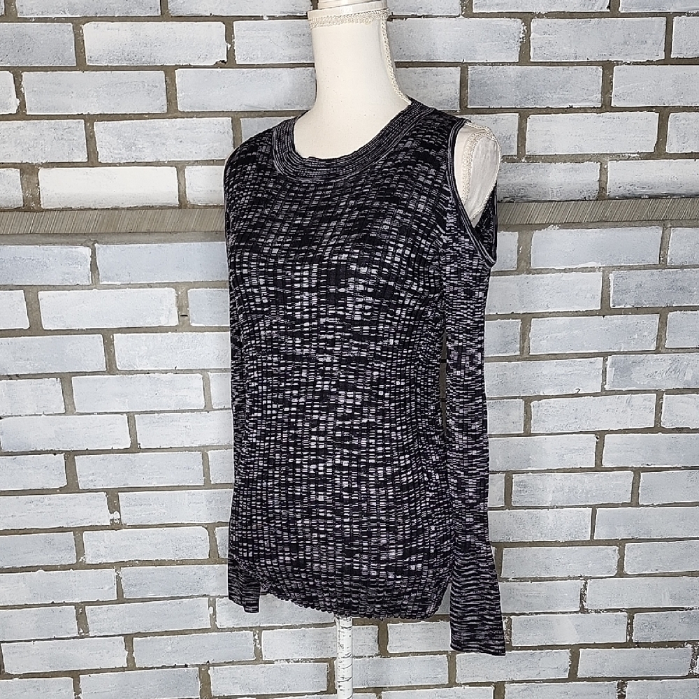 NWT BONGO Black and Gray Patterned Cold Shoulder Long Sleeve Knit Top Large